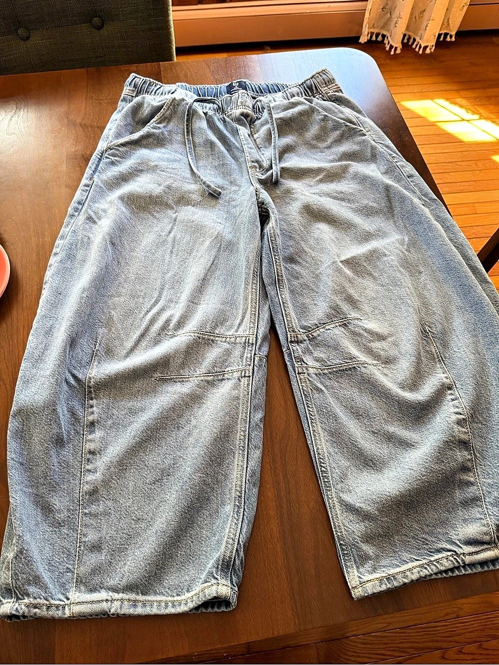 GAP Mid Rise UltraSoft Easy Barrel Jeans in Medium Petite